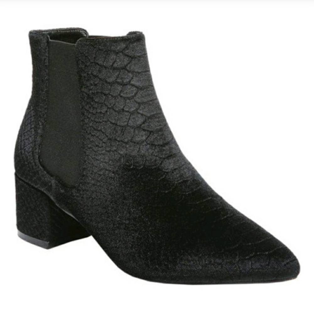 Women's booties Fergie size 9